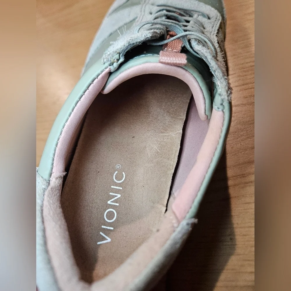 VIONIC Magnolia Karigan Leather & Suede Sneakers – Sage – Size 8